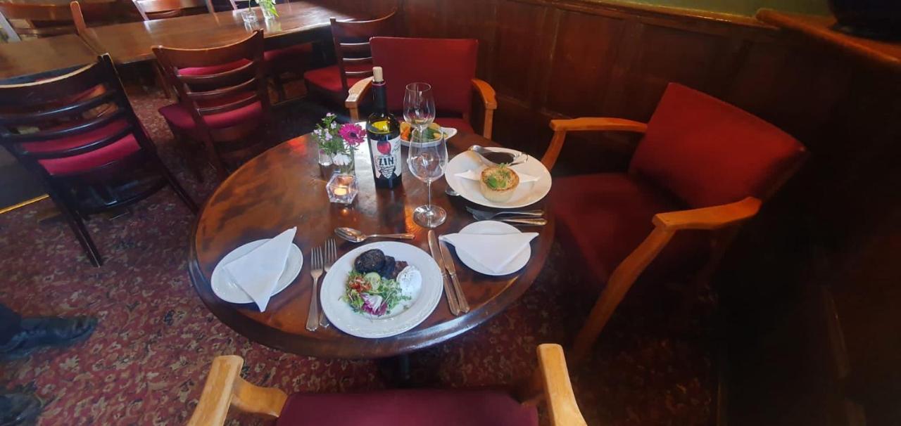 Kings Arms Hotel Сануидж Екстериор снимка