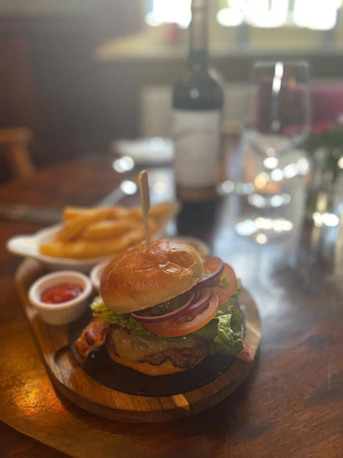 Kings Arms Hotel Сануидж Екстериор снимка