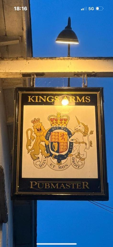 Kings Arms Hotel Сануидж Екстериор снимка